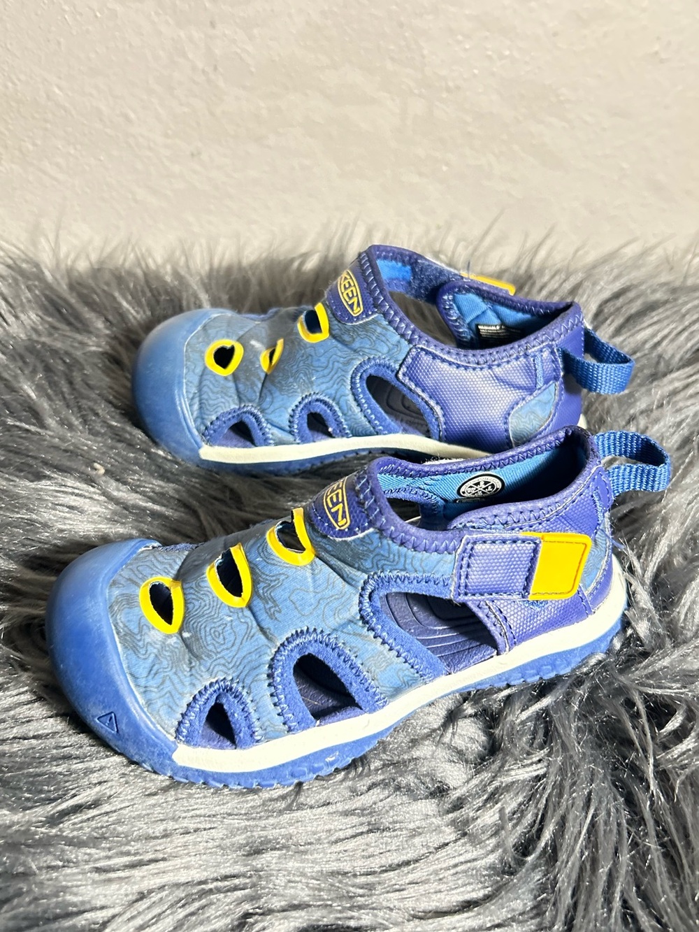 KEEN Kids' Stingray Sandal Kids Blue and Yellow Sport Sandal Sz 9 - Picture 3 of 9